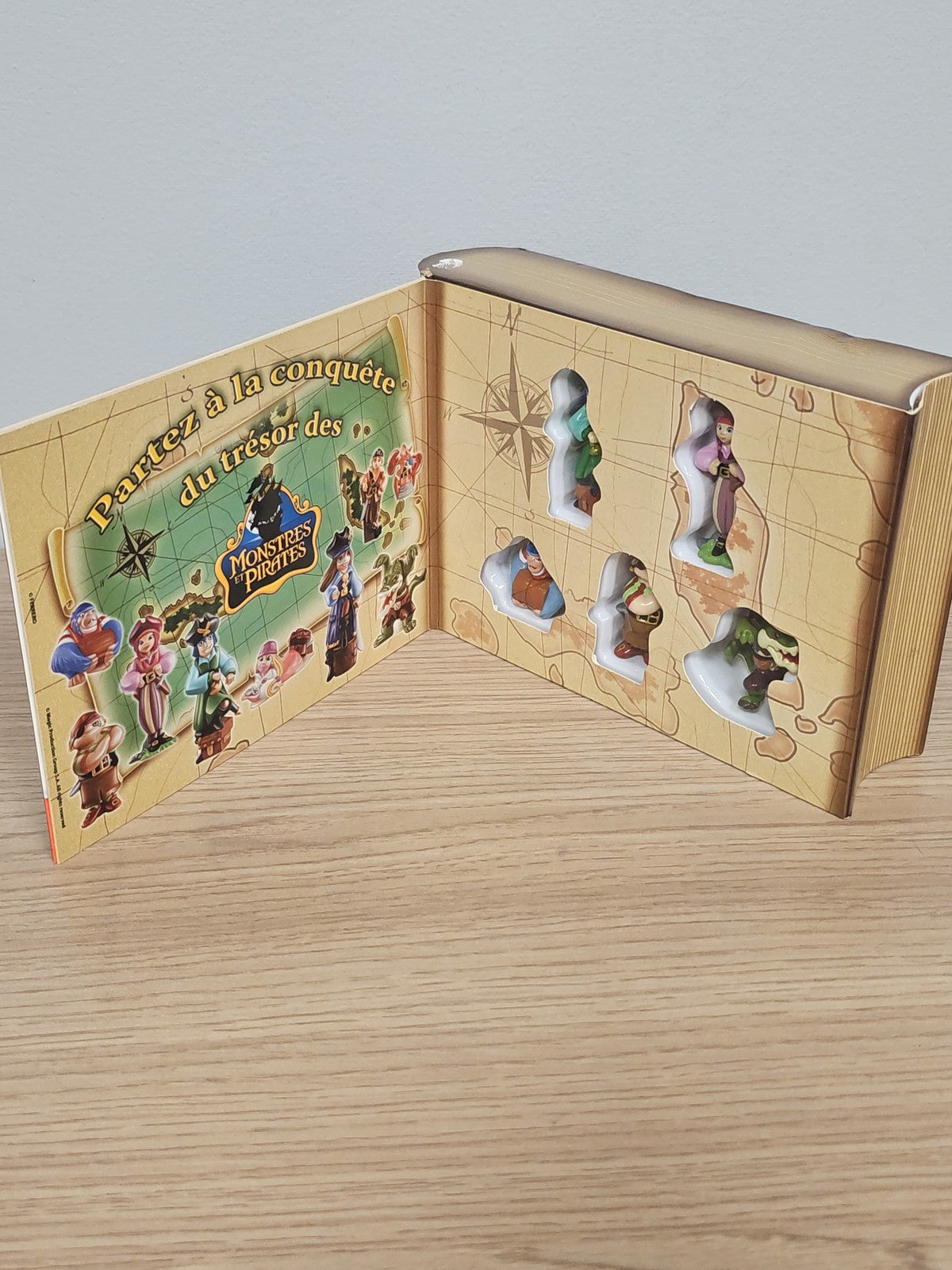 Coffret vintage figurines Kinder anciens monstres pirates rare collection rétro