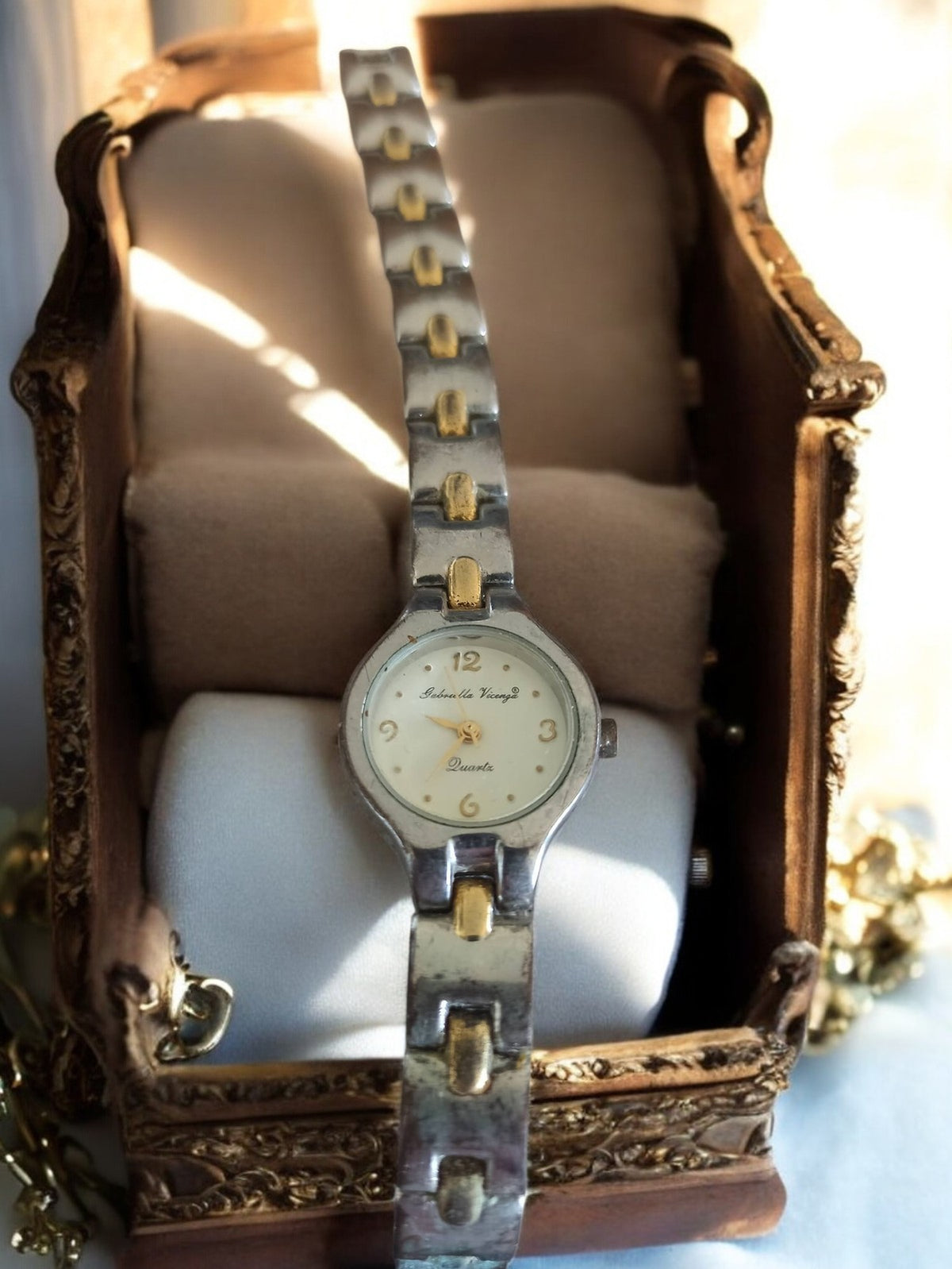 Montre femme vintage Gabrielle Vicanga bicolore bracelet à maillons quartz