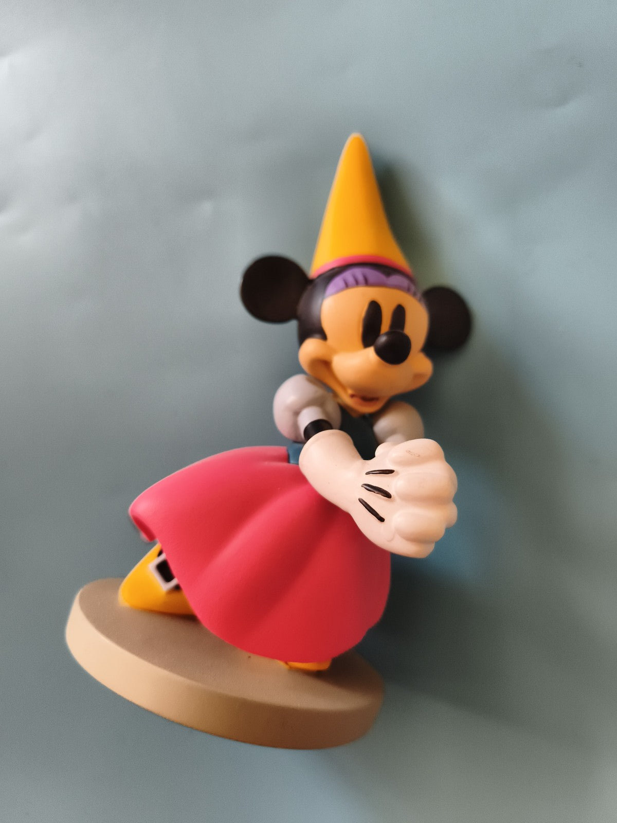 Figurine Minnie Disney robe rose chapeau jaune statuette déco personnage