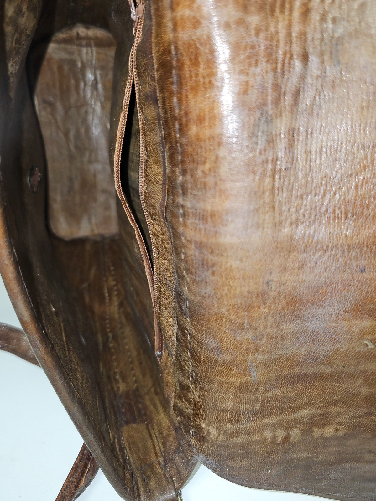Sac bandoulière femme vintage en cuir véritable Ancienne, rétro, objet ancien