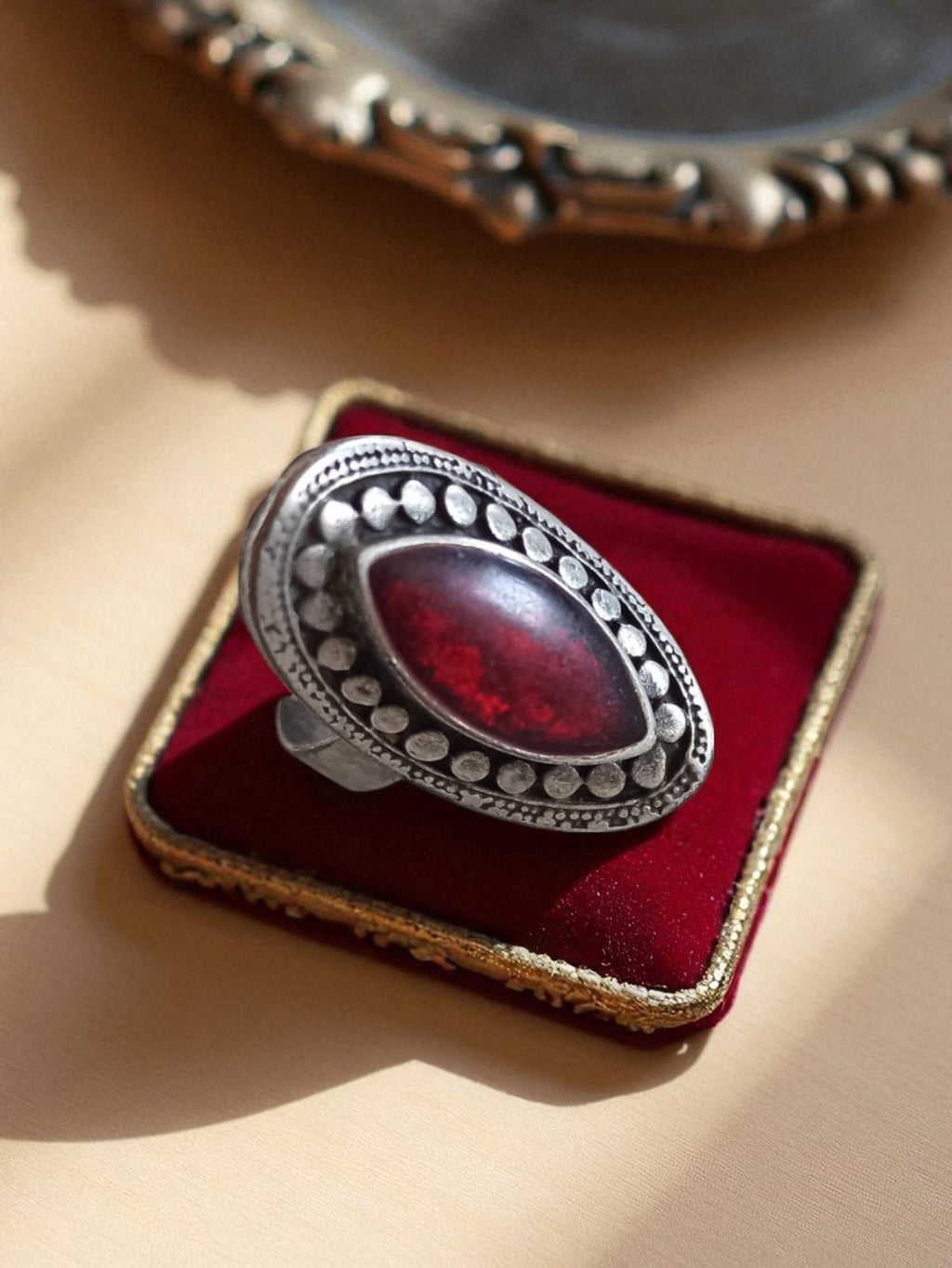 Bague vintage Art Déco fantaisie rouge ovale, taille 56, style ancien