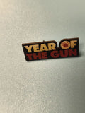 Vintage pin's Year of the Gun noir rouge collection cinéma rare (Ref 16)