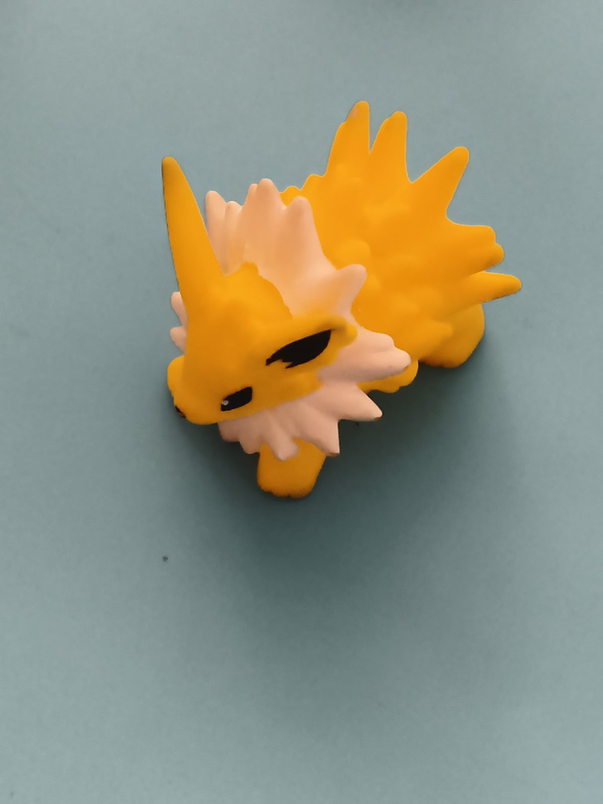 Figurine marionnette doigt Pokémon Voltali jaune Pikachu finger puppet
