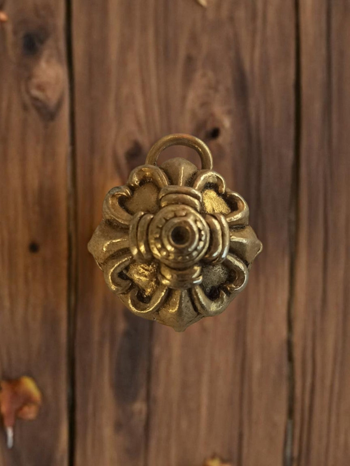 Pendentif vintage fleur métal doré années 50 bijou rétro ancien