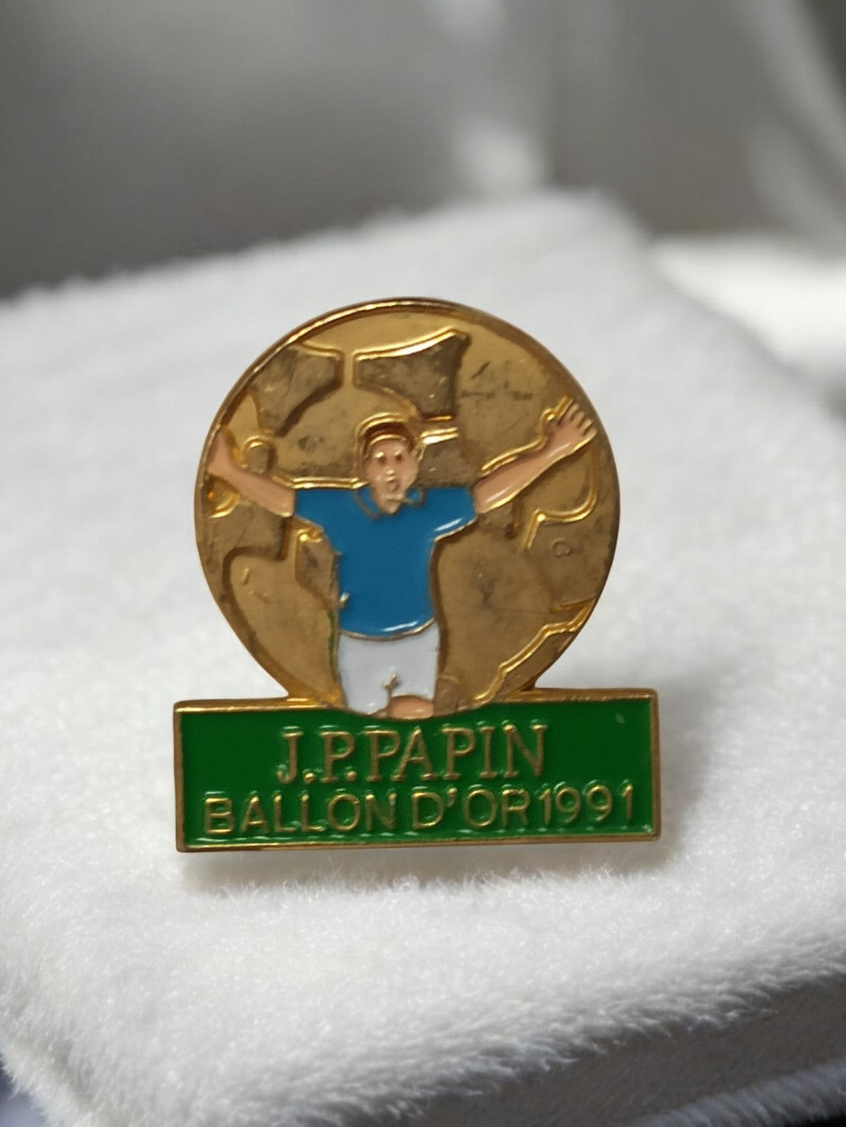 Pin's vintage J.P. Papin Ballon d'Or 1991 OM football rétro badge ancien