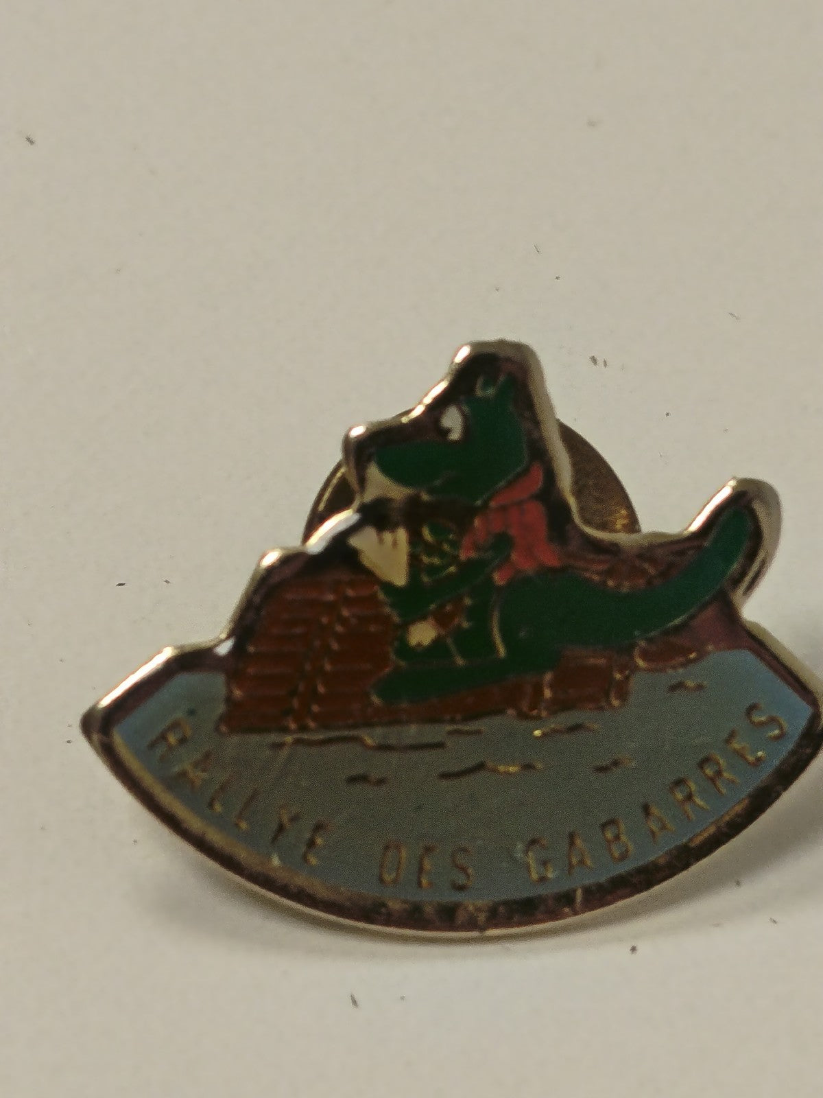 Pin's ancien vintage rétro pour collectionneur badge broche années passées rare