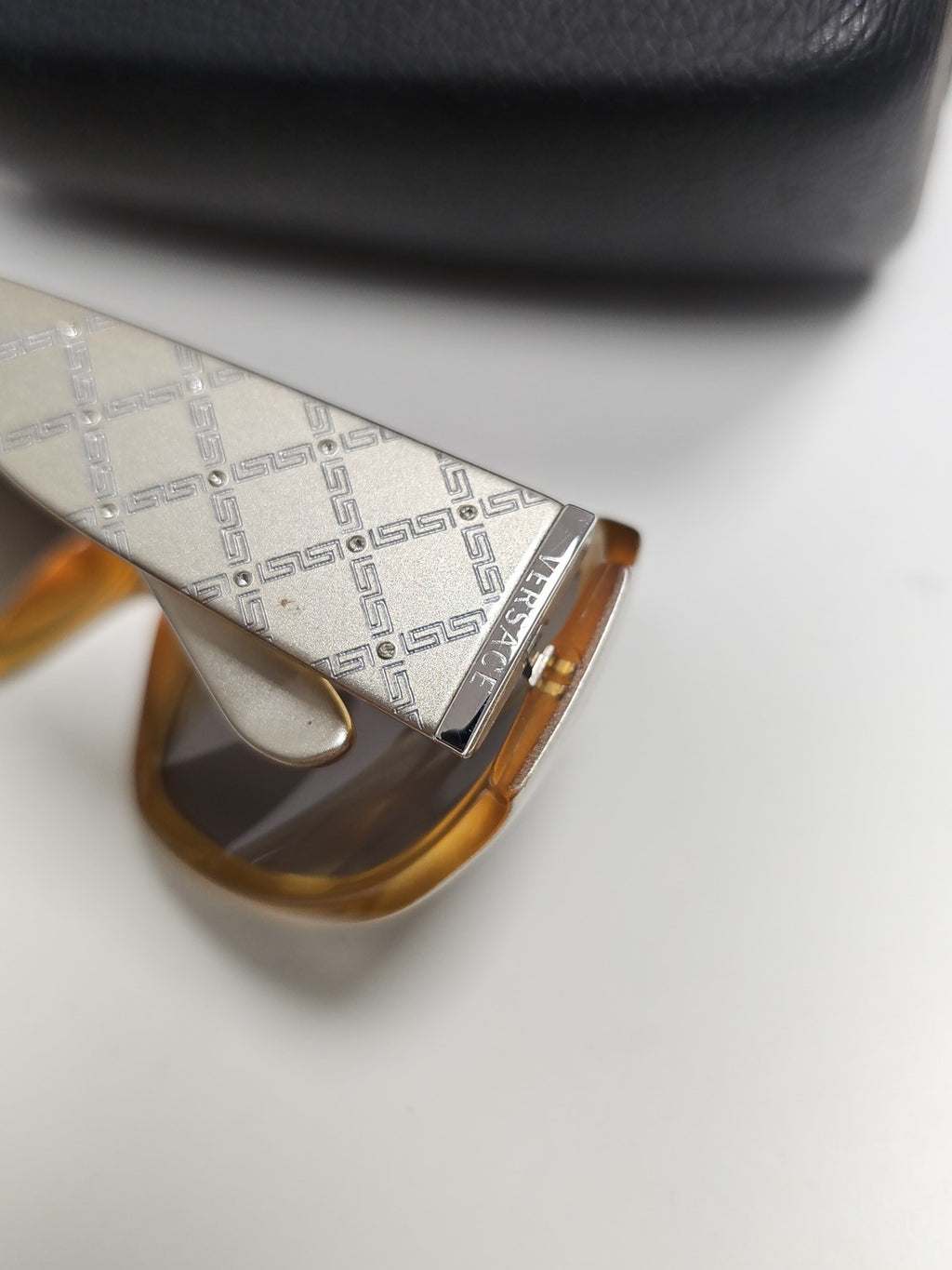 Lunettes de soleil femme Versace 4132-B, monture élégante, protection UV