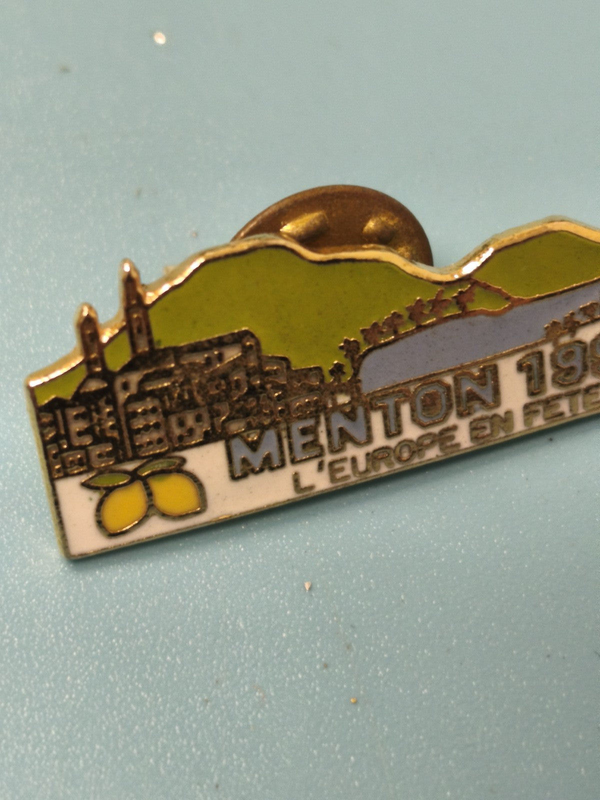 Pin's vintage Menton 1991, souvenir ancien, motif citrons, collection France