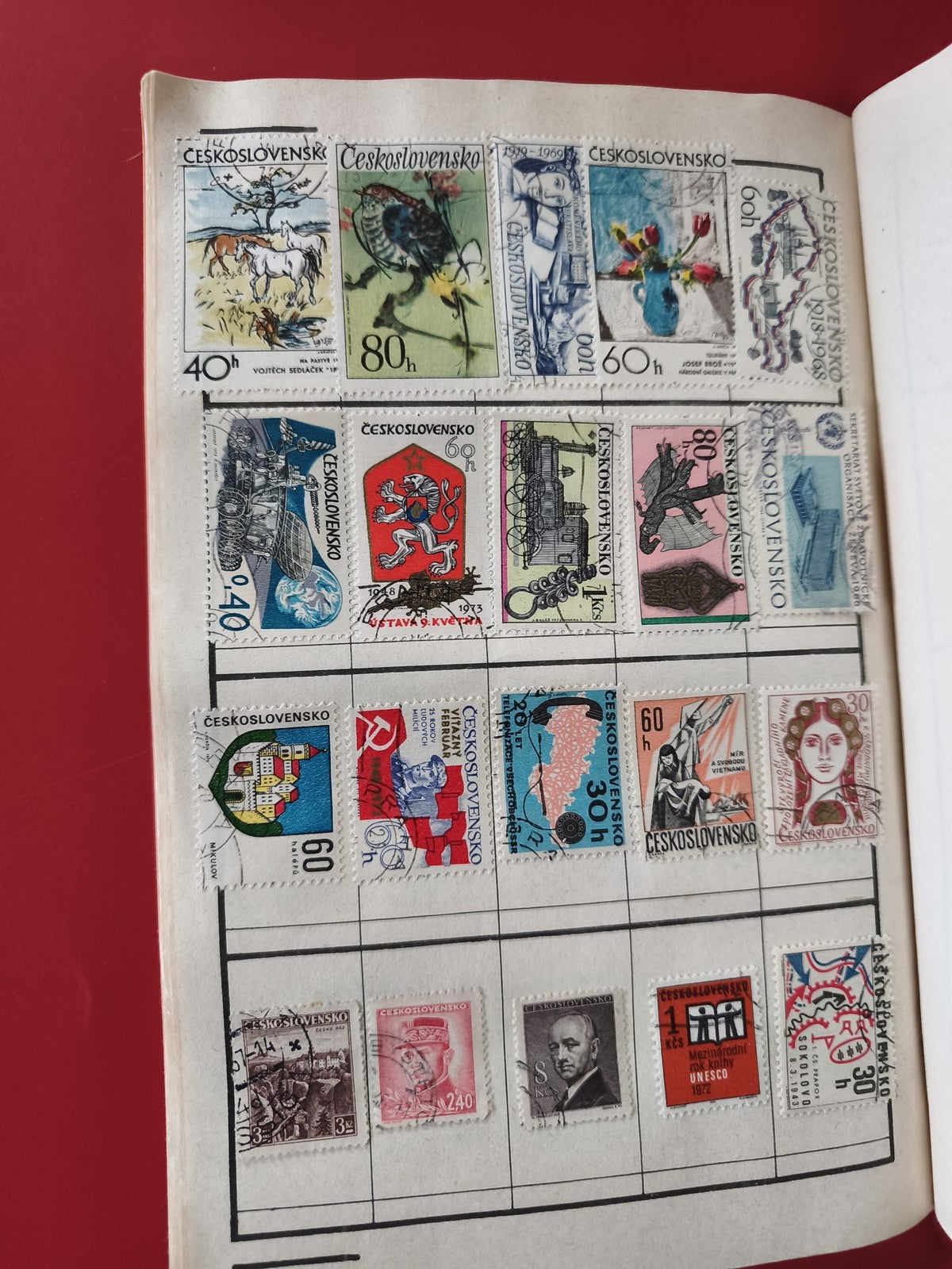 Classeur de timbres Tchécoslovaquie, pages illustrées, choix varié, d?occasion