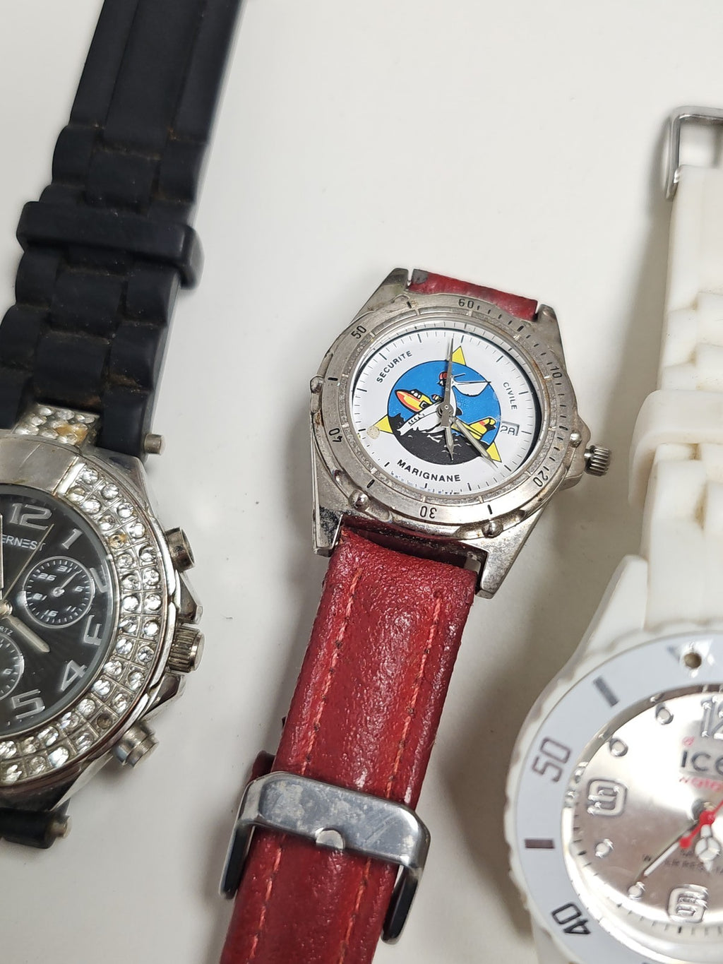 Lot montres femme diverses marques non testées mix occasion à réparer ou pièces