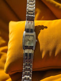 Montre femme vintage bracelet large argenté rétro, cadran rectangulaire, non tes