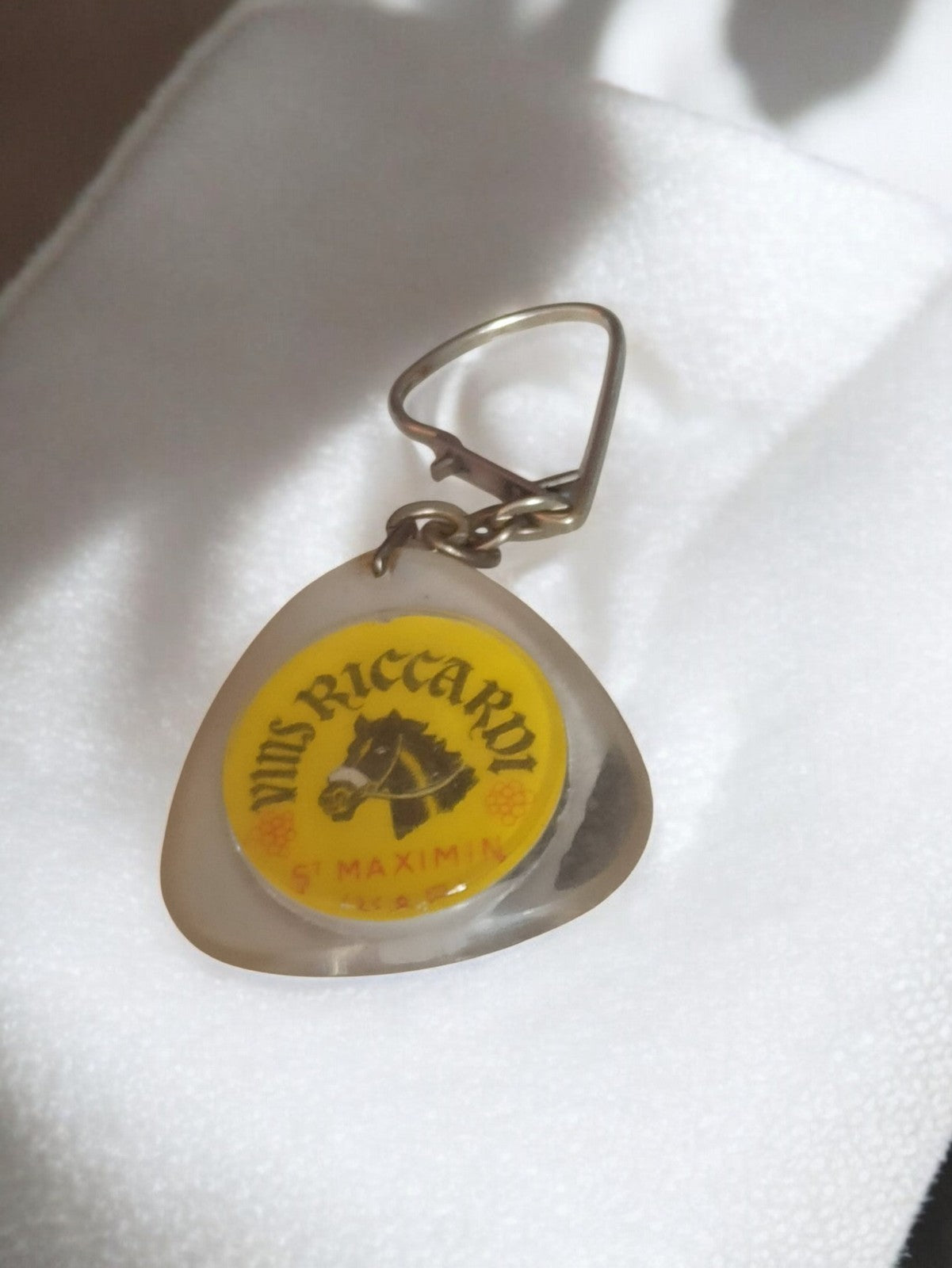 Porte-clés ancien Vins Riccardi publicité rétro triangle vintage