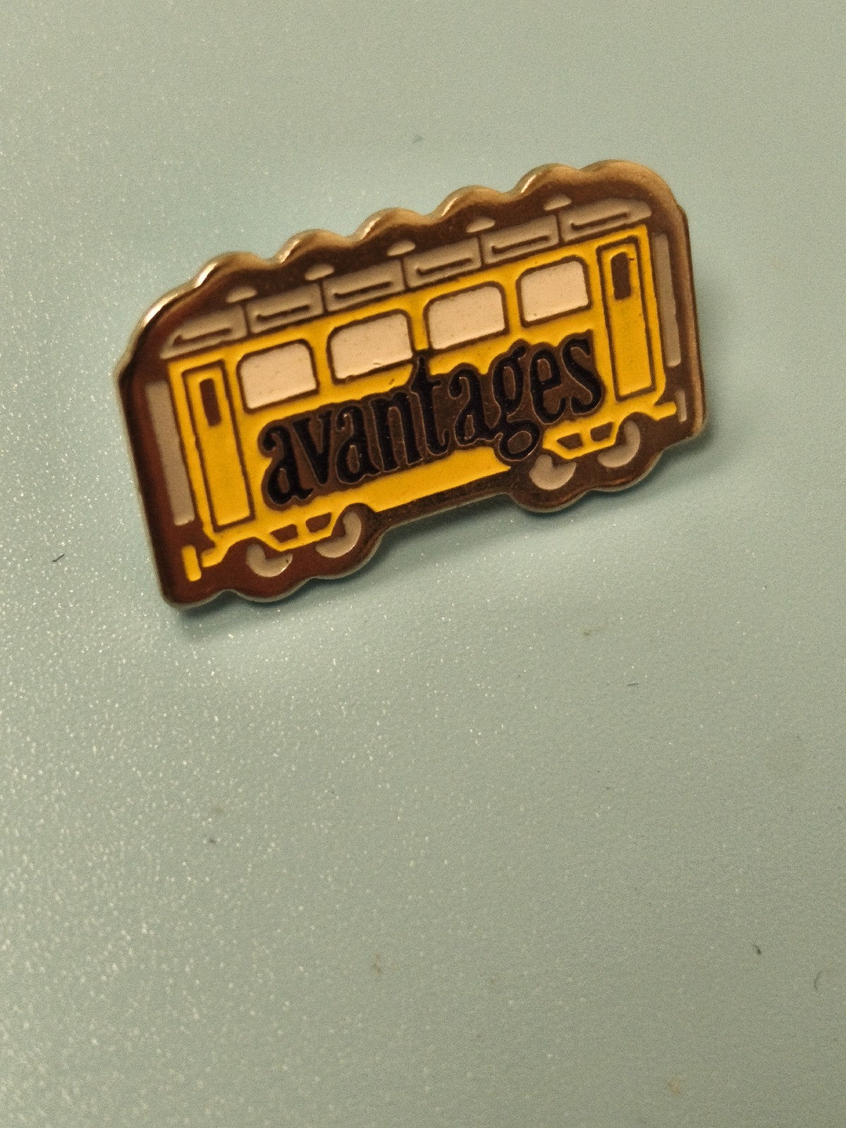 Vintage pin's avantages tramway jaune, badge ancien collection (Ref 15)