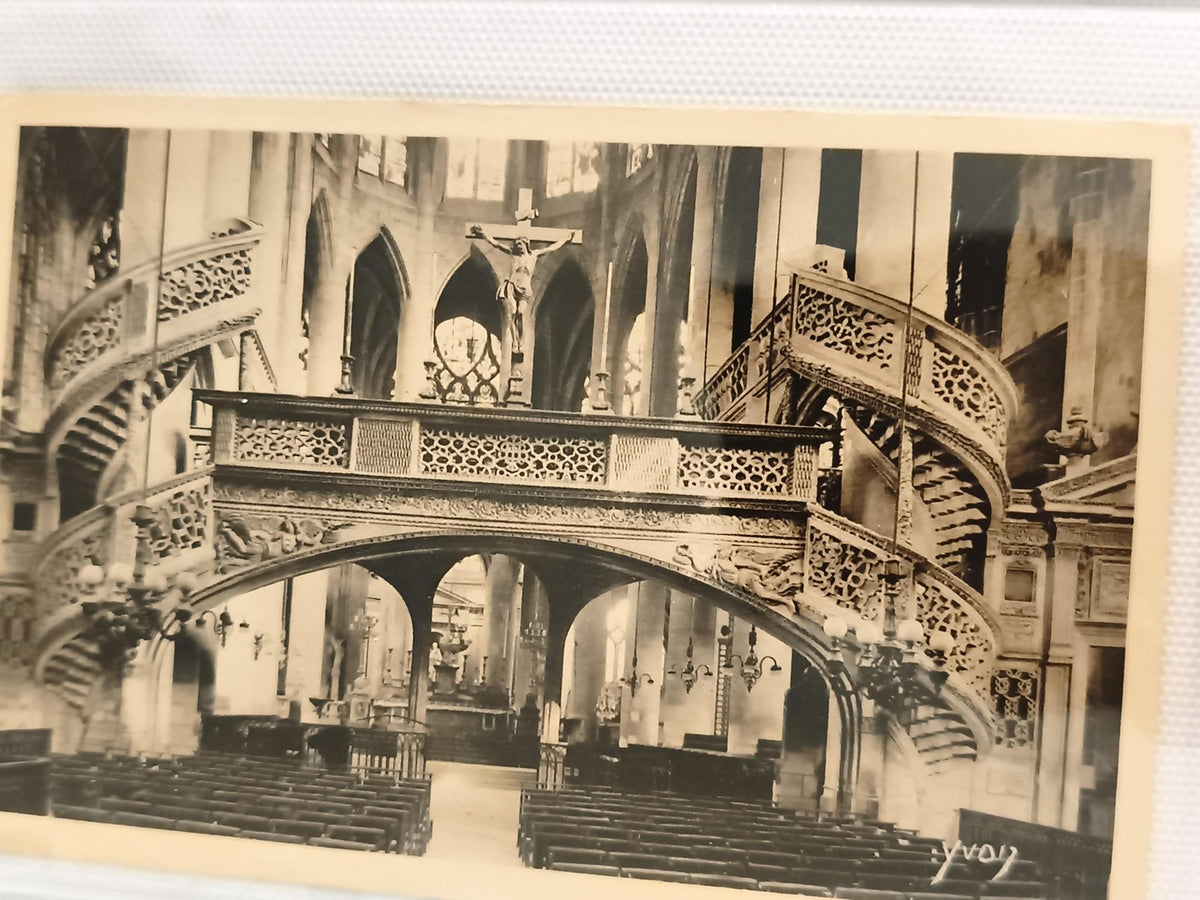 Carte postale ancienne église intérieur tribune gothique CPA photo vintage