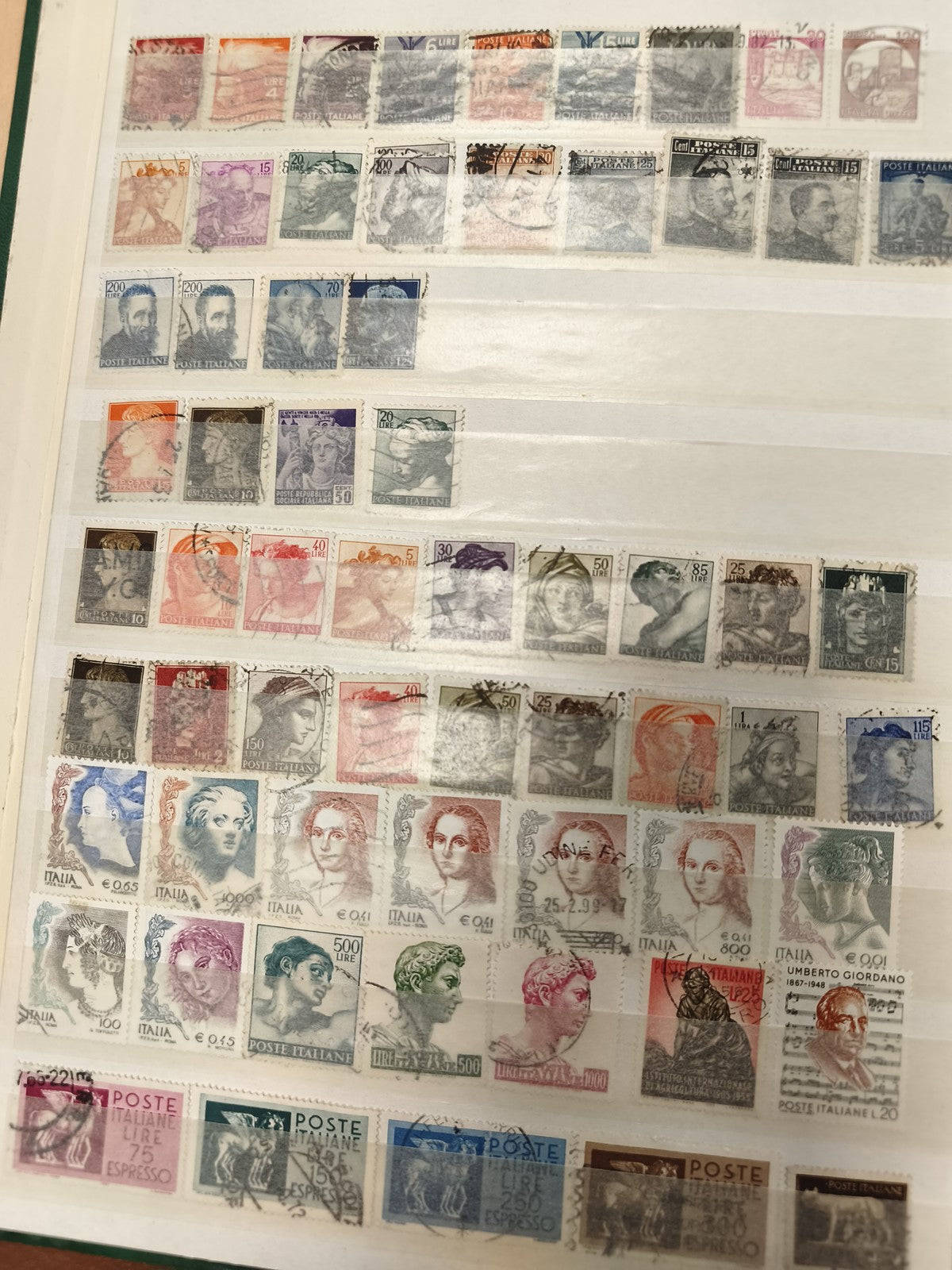 Lot de timbres philatélie Italie oblitérés multicolores, visages et monuments