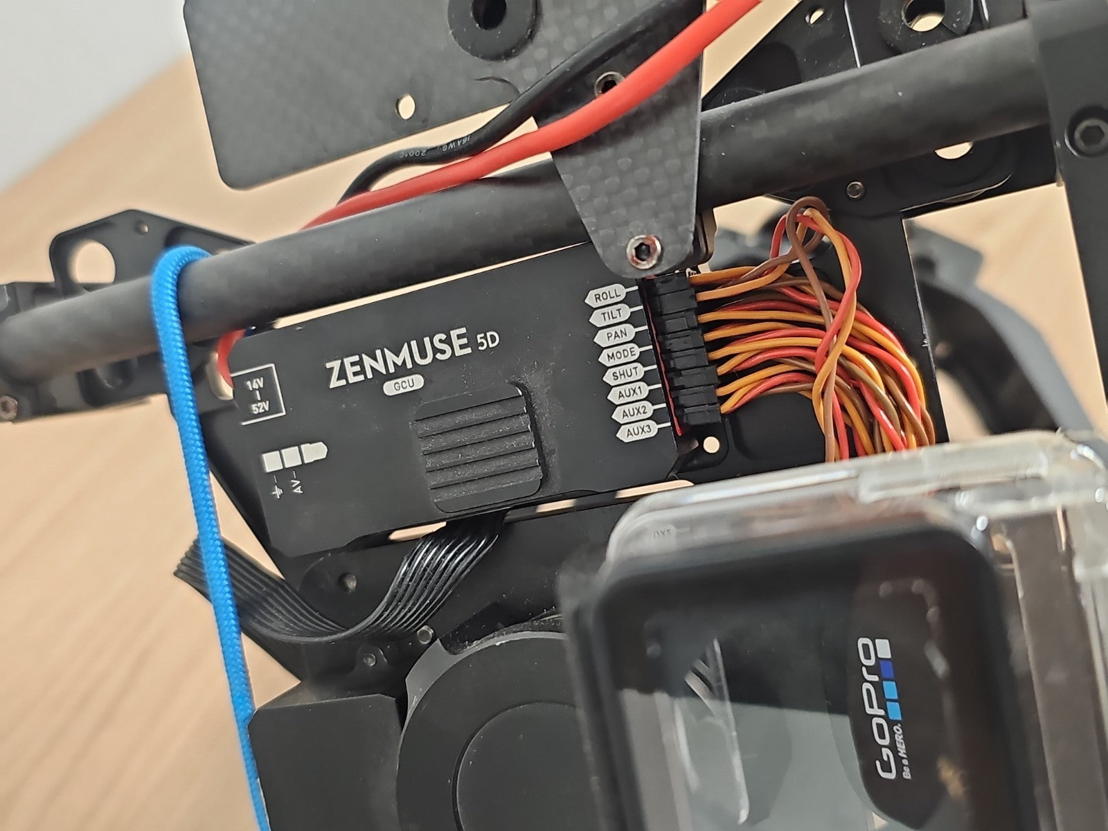 Gimbal Zenmuse pour drone carbone avec GoPro et module Futaba