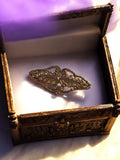 Broche vintage ajourée métal doré motif filigrane rétro ancien