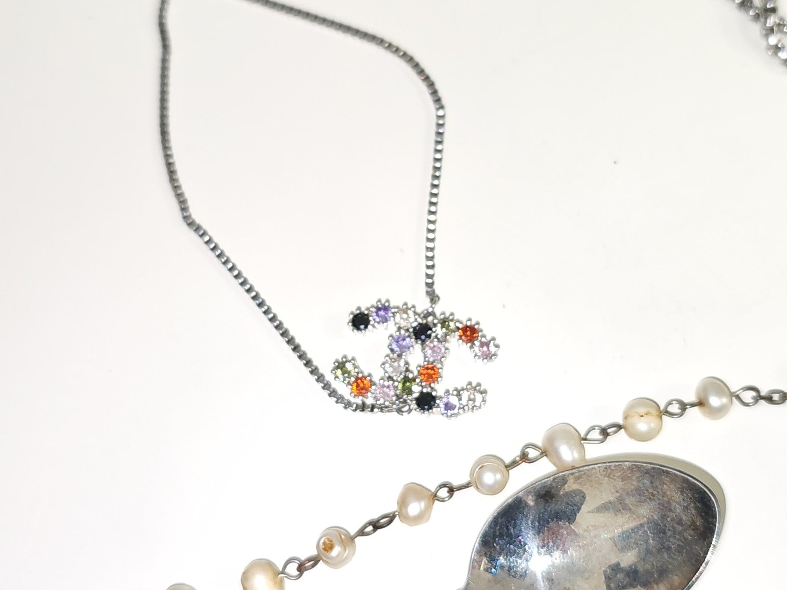 Lot bijoux fantaisie à trier, accessoires divers, parures, bijoux en vrac occasi