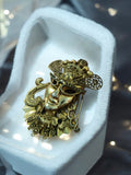 Broche vintage masque vénitien doré métal fantaisie rétro bijou ancien costume