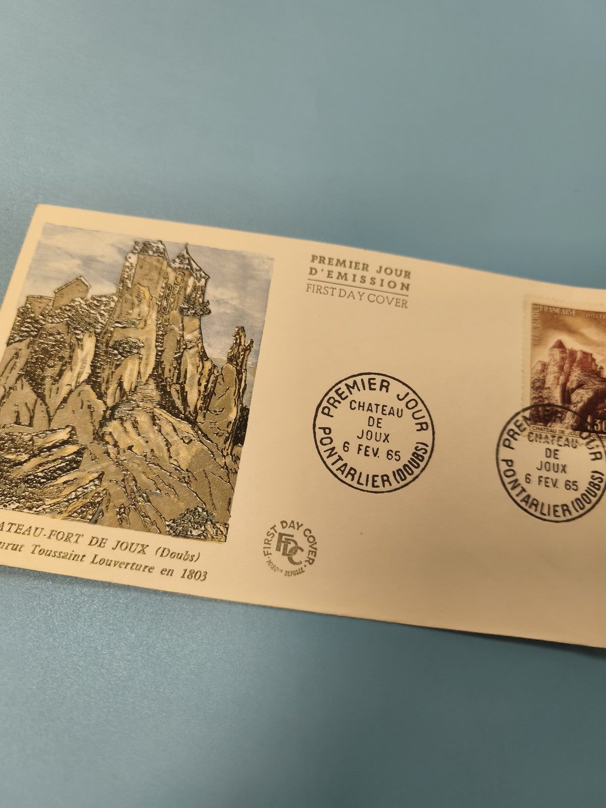 Enveloppe FDC Premier Jour Château de Joux 1965 avec timbre et cachet visible