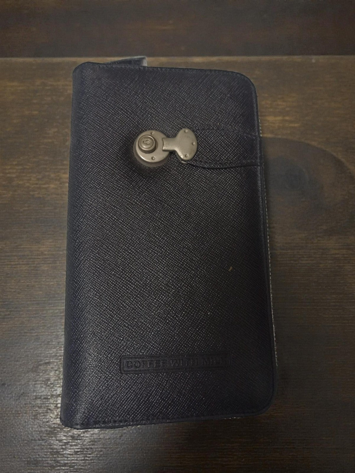 Portefeuille cuir rétro ancien, accessoire vintage élégant pour collectionneur