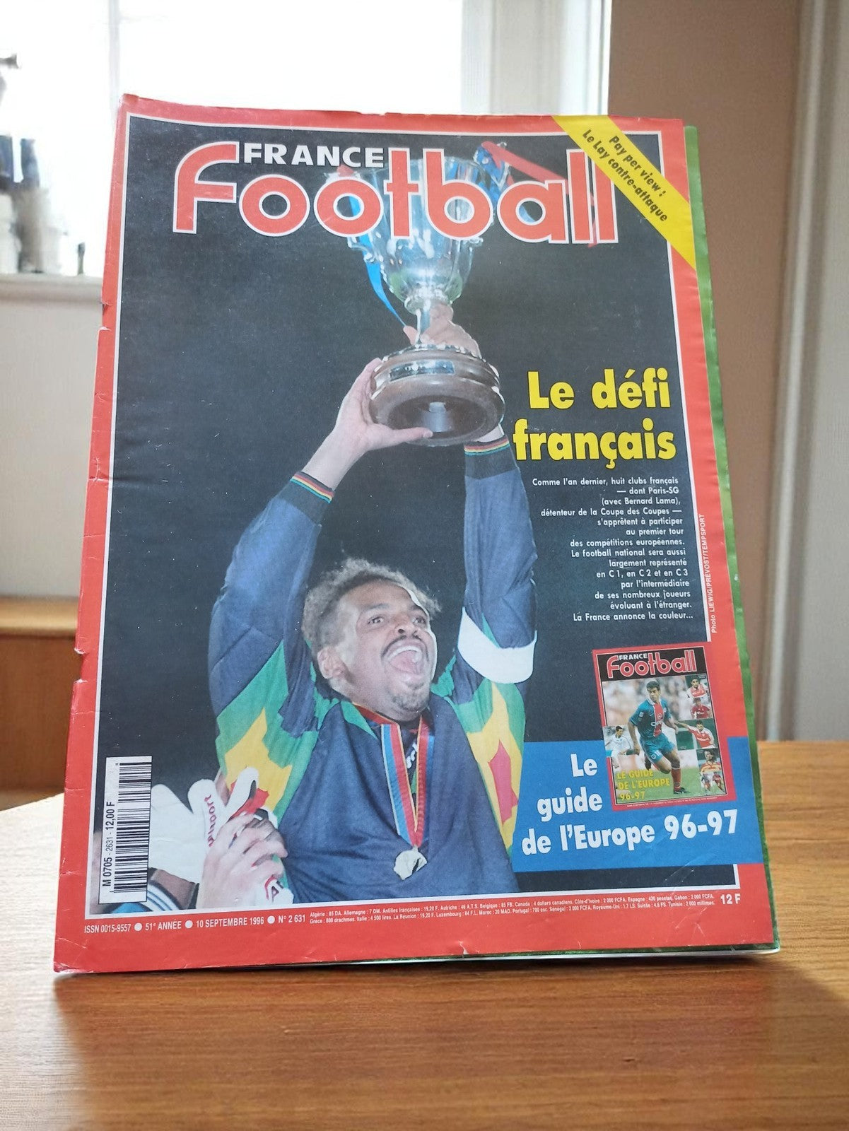 Magazine France Football 1996 vintage – Le défi français, guide Europe 96-97
