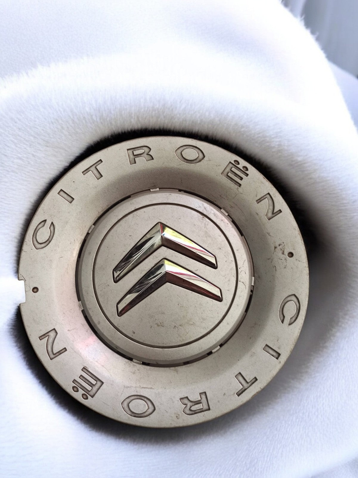 Enjoliveur Citroën ancien, cabochon central vintage, logo chevrons