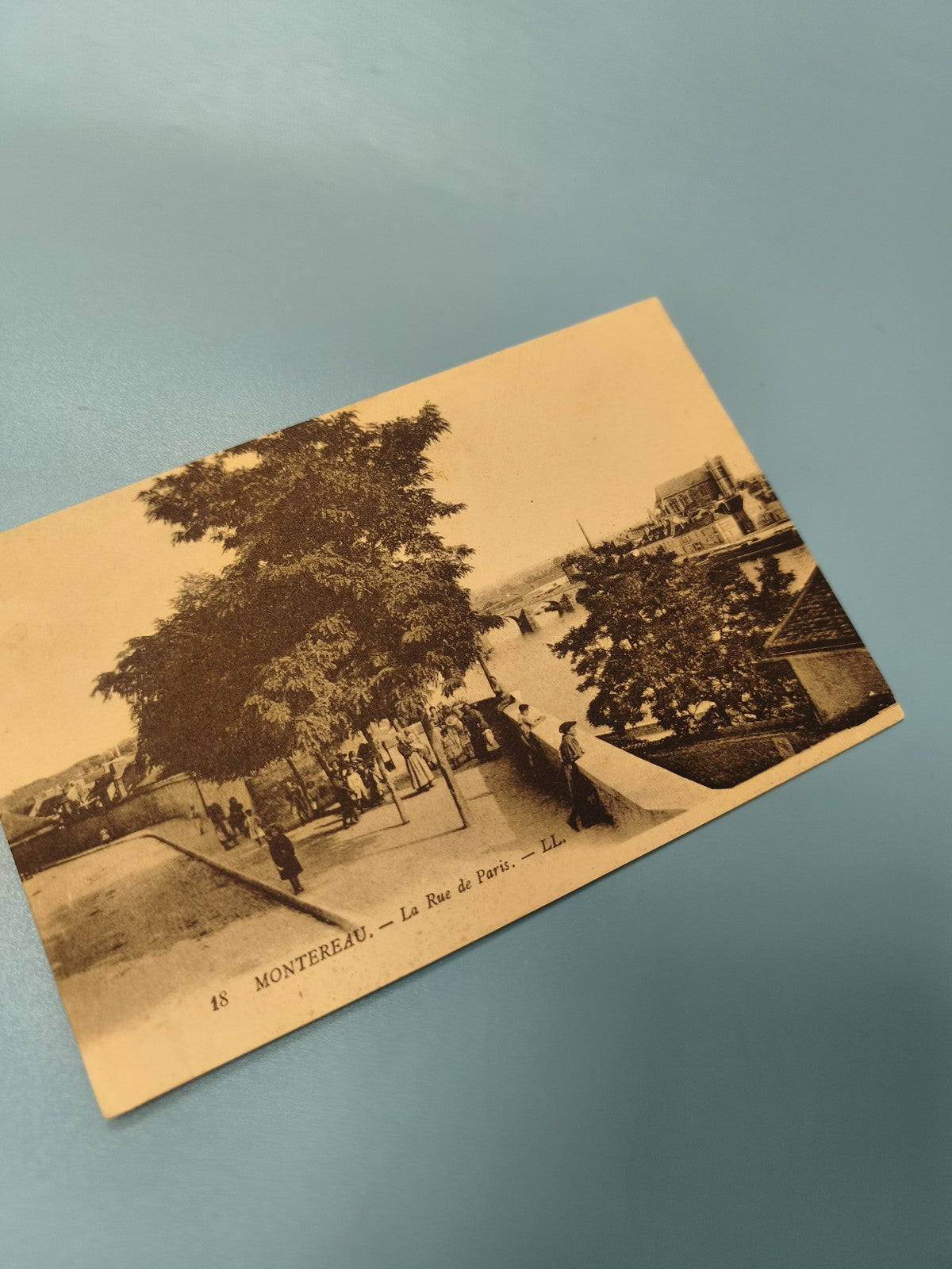 Ancienne carte postale animée Montereau La Rue de Paris vintage collection (Ref