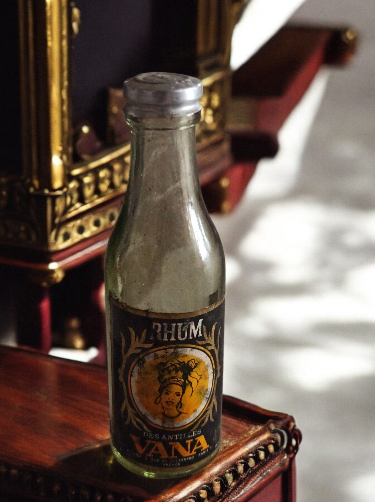 Mignonette ancienne Rhum Vana Antilles, bouteille vintage, étiquette illustrée
