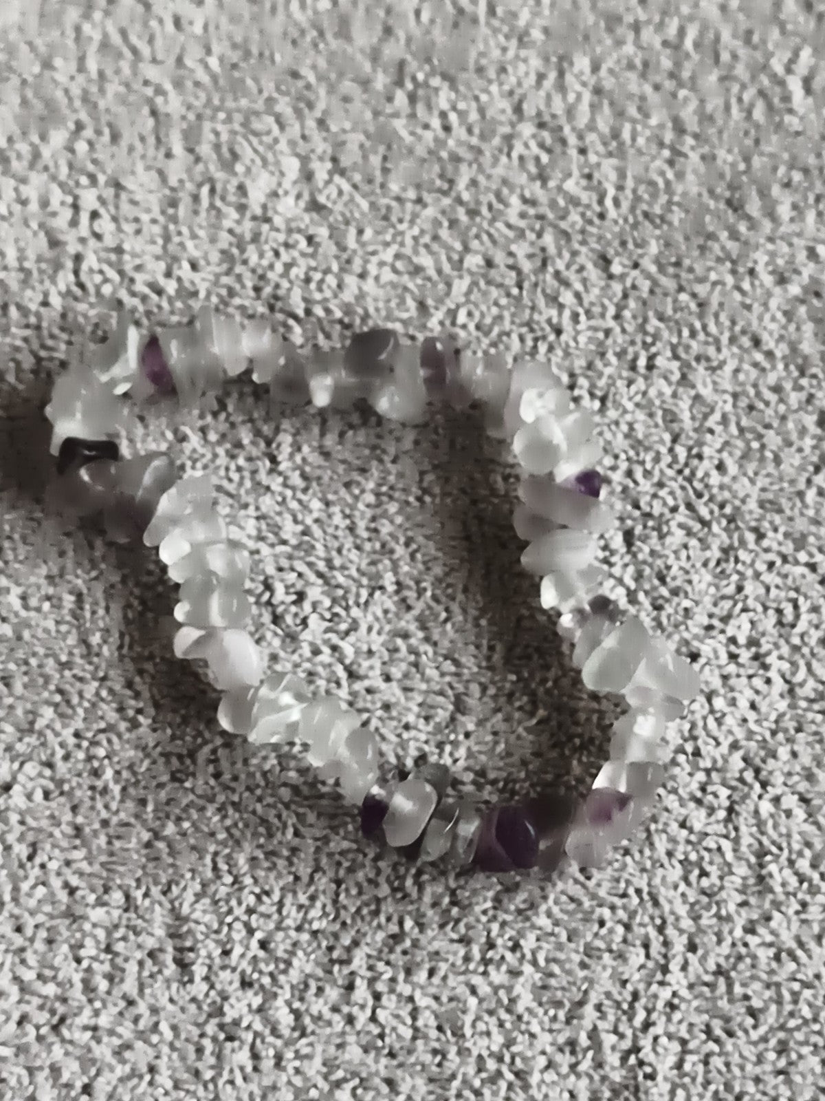 Bracelet pierres naturelles éclats translucides et violets, bijou fantaisie