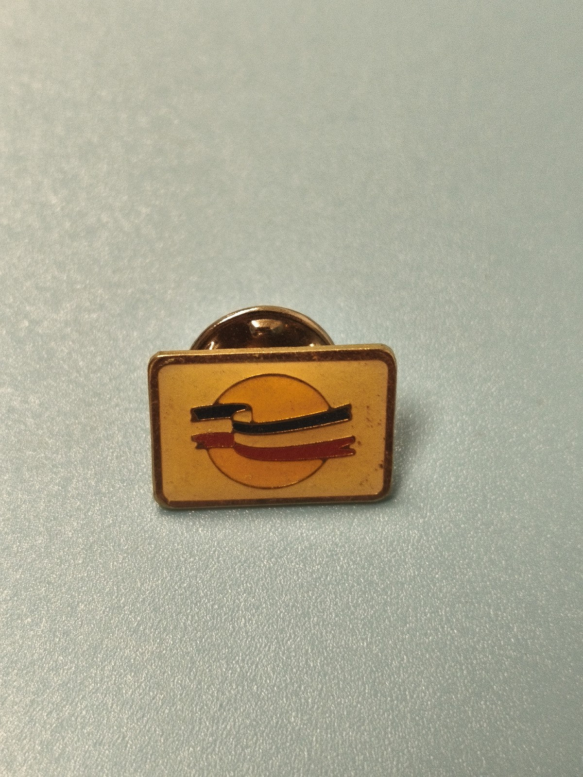 Pin's vintage France rectangulaire jaune, drapeau stylisé, collection (Ref 6)