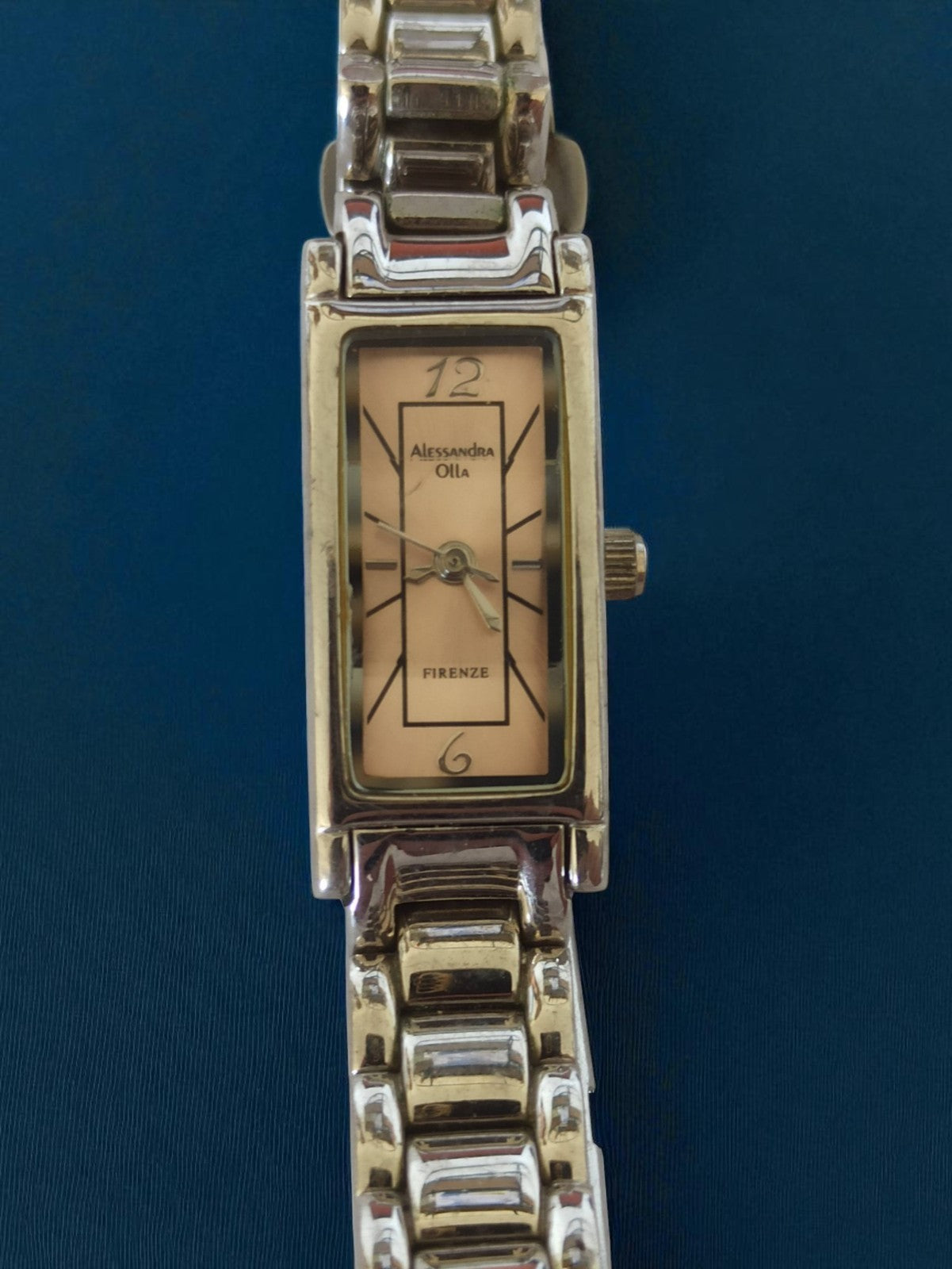 Montre femme Alessandra Olla vintage rectangulaire rétro dorée Firenze
