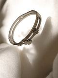Bracelet jonc rétro vintage ancien, finition argentée, fleurs fantaisie