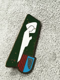 Ancienne médaille émaillée insigne militaire vert blason aile stylisée