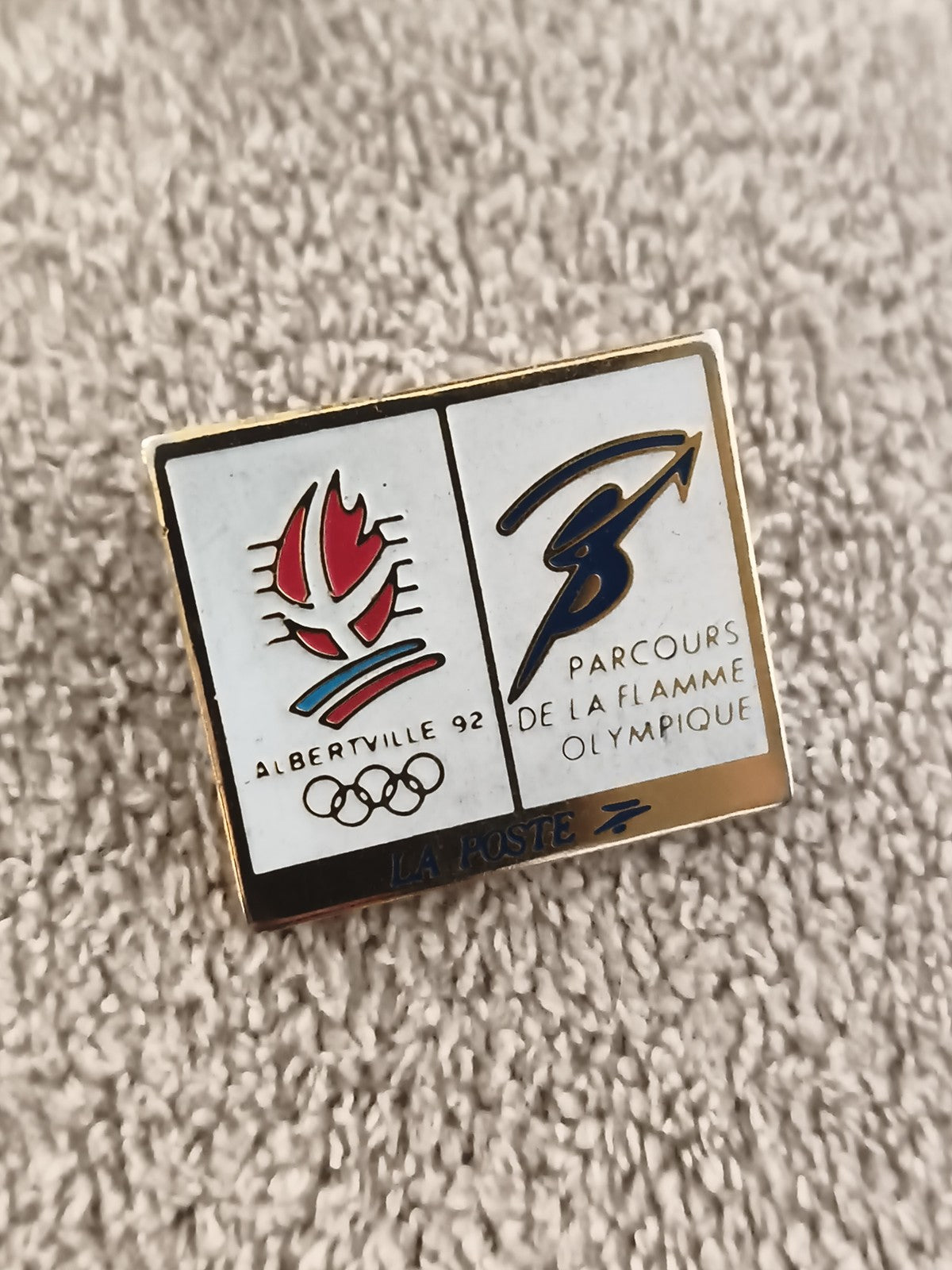 Pin's vintage Albertville 92 La Poste flamme olympique Jeux Olympiques