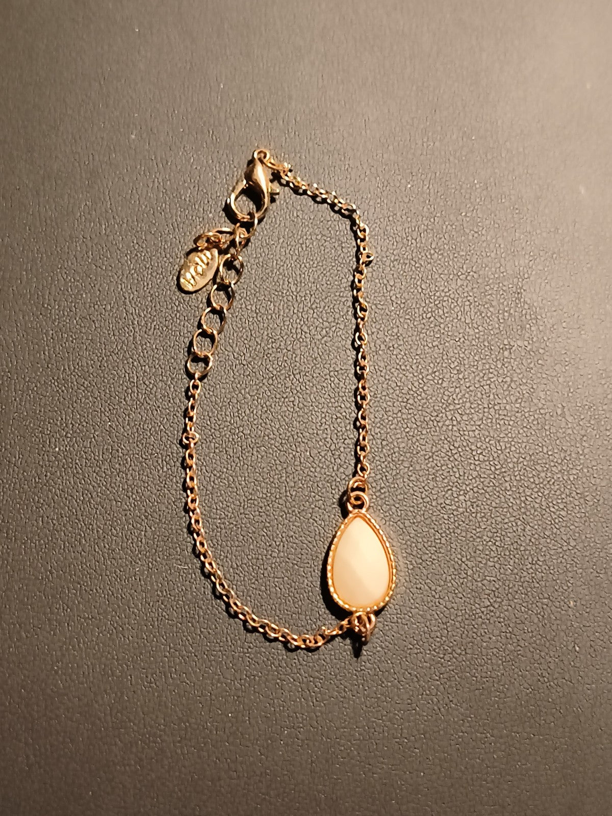 Bracelet chaîne doré fantaisie pampille goutte beige ancien rétro vintage