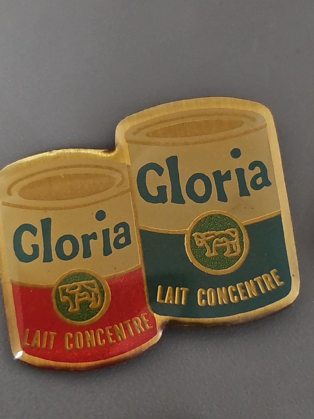 Pin's ancien Gloria rétro collection badge vintage années 80 rare objet publicit