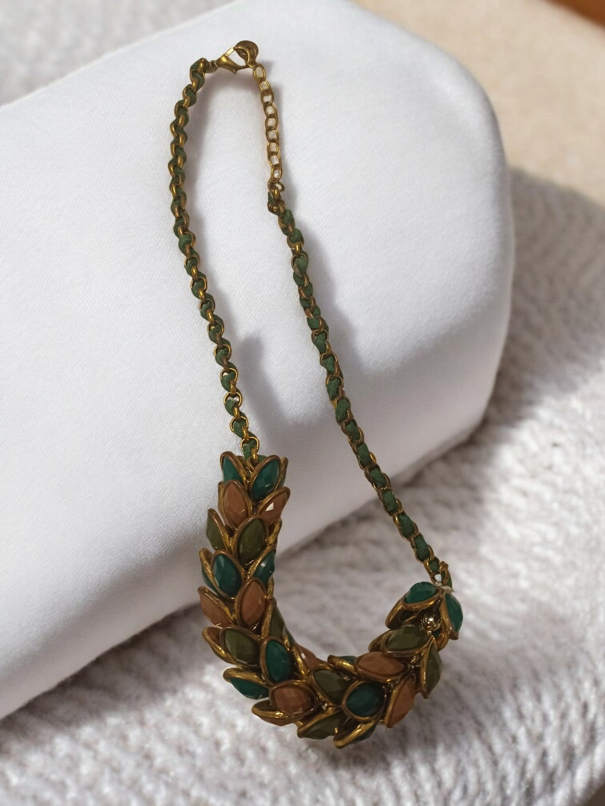 Collier fantaisie vintage ancien, bijou rétro d'occasion pour collection ou mode