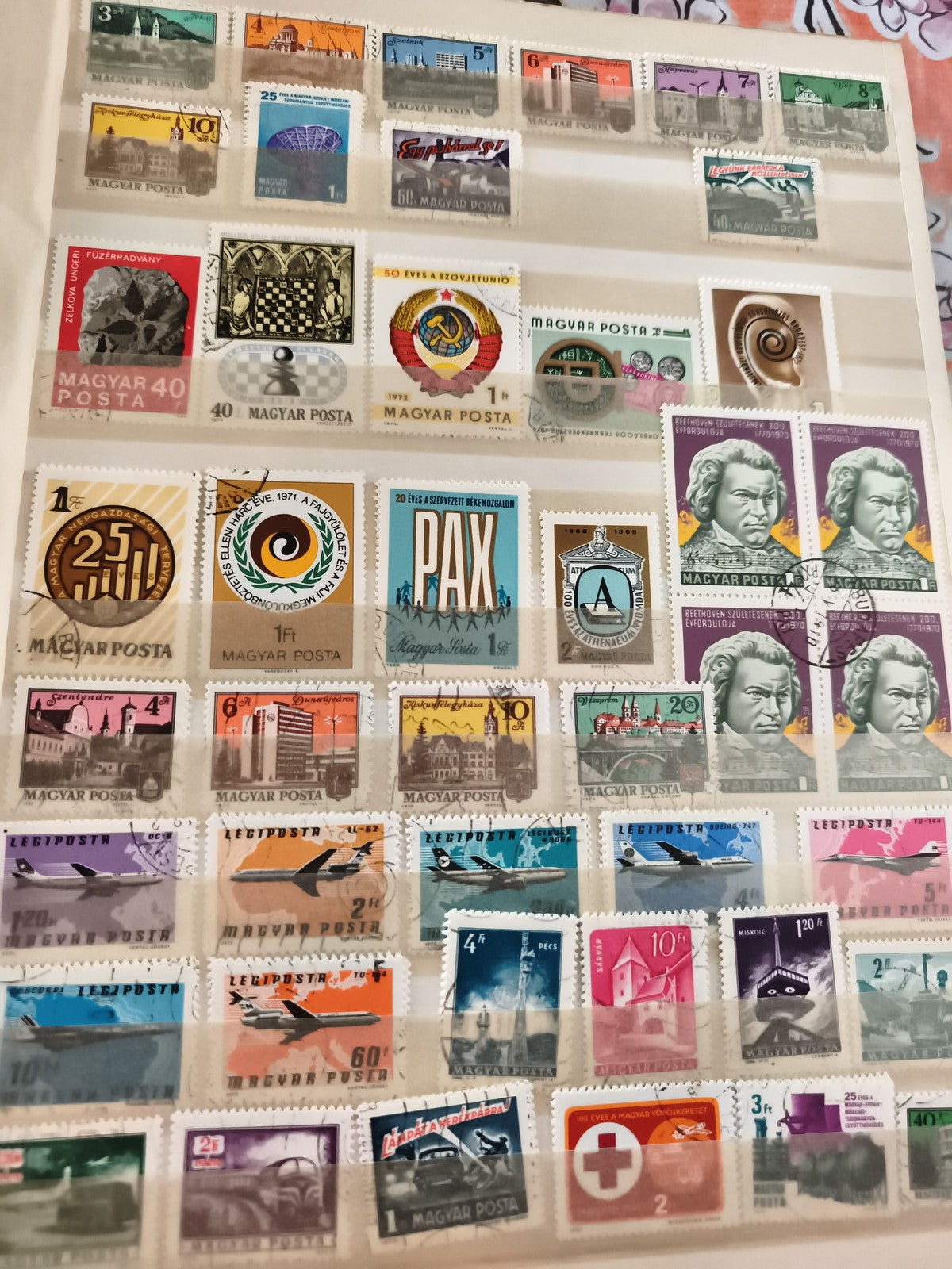 Lot anciens timbres Hongrie Magyar Posta XXe, aviation, architecture, thématique