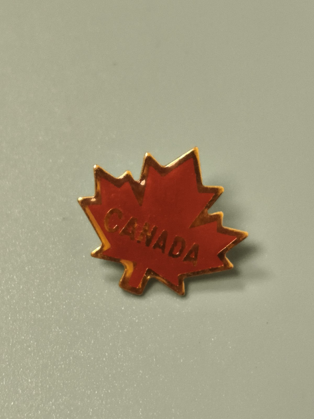 Vintage pin's feuille érable Canada rouge collection souvenir rétro (Ref 5)