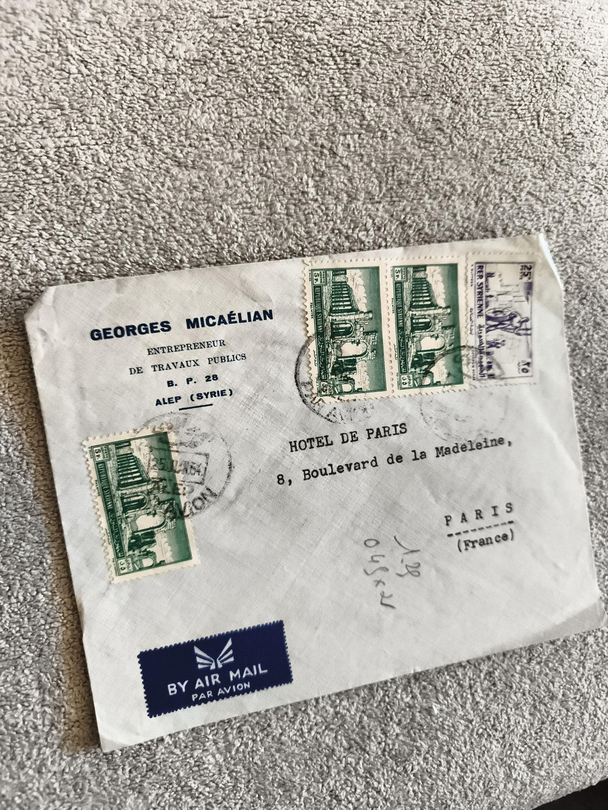 Lettre affranchie Syrie Alep 1950s timbres Baalbek cachets air mail philatélie