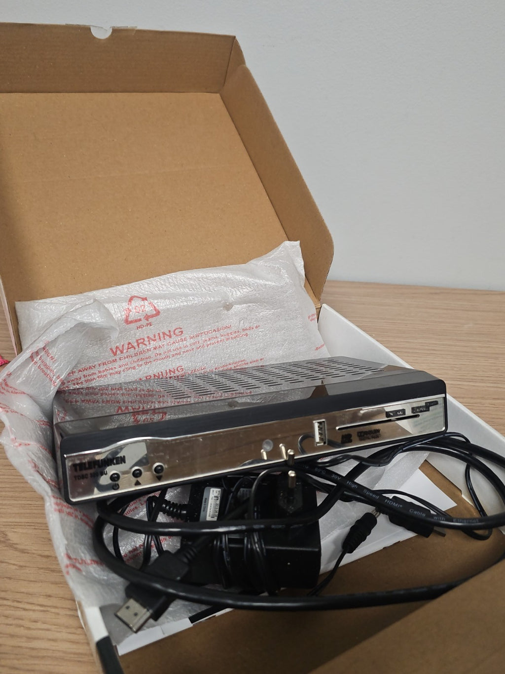 Telefunken TDSC 320 BU TNT SAT non testée sans télécommande