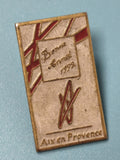 Pin's vintage Aix-en-Provence Bonne Année 1992 rectangulaire doré émaillé