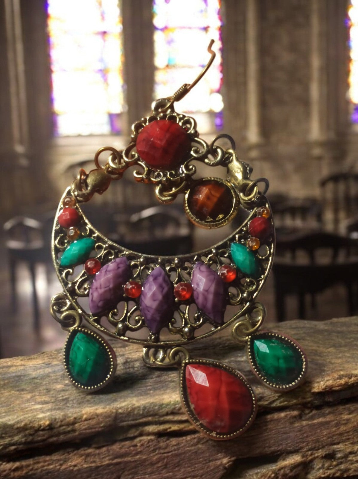 Boucle d’oreille vintage années 70 pendante dorée pierres colorées bohème