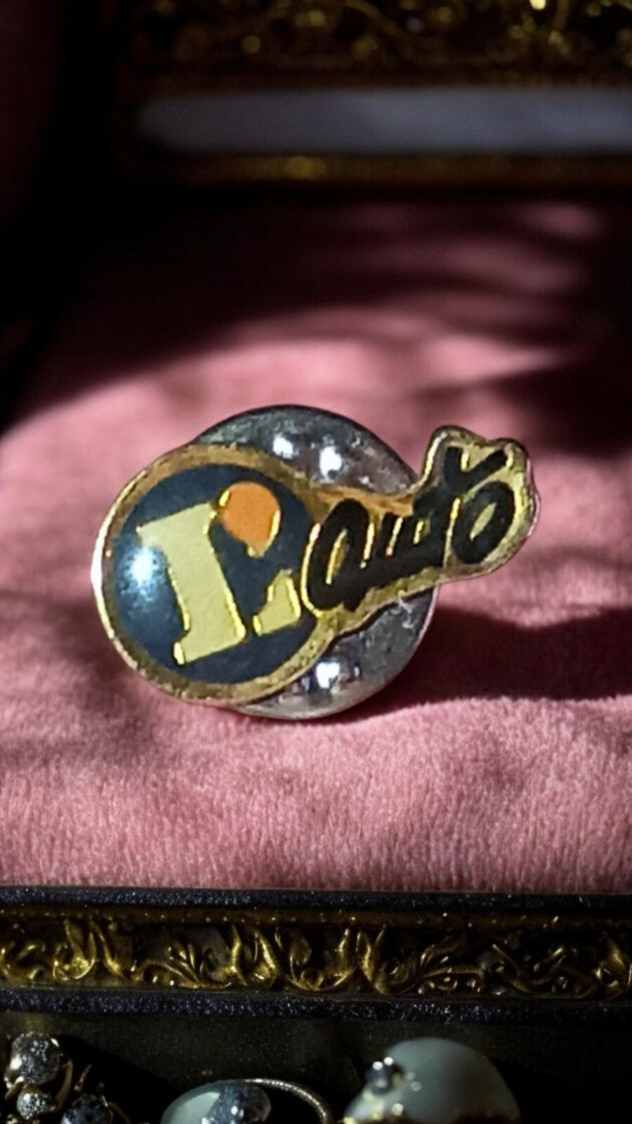 Pin's Leclerc vintage rétro français, émaillé, logo ancien collection