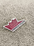 Pin's vintage BB logo émaillé rouge forme géométrique badge rétro (Ref 2)