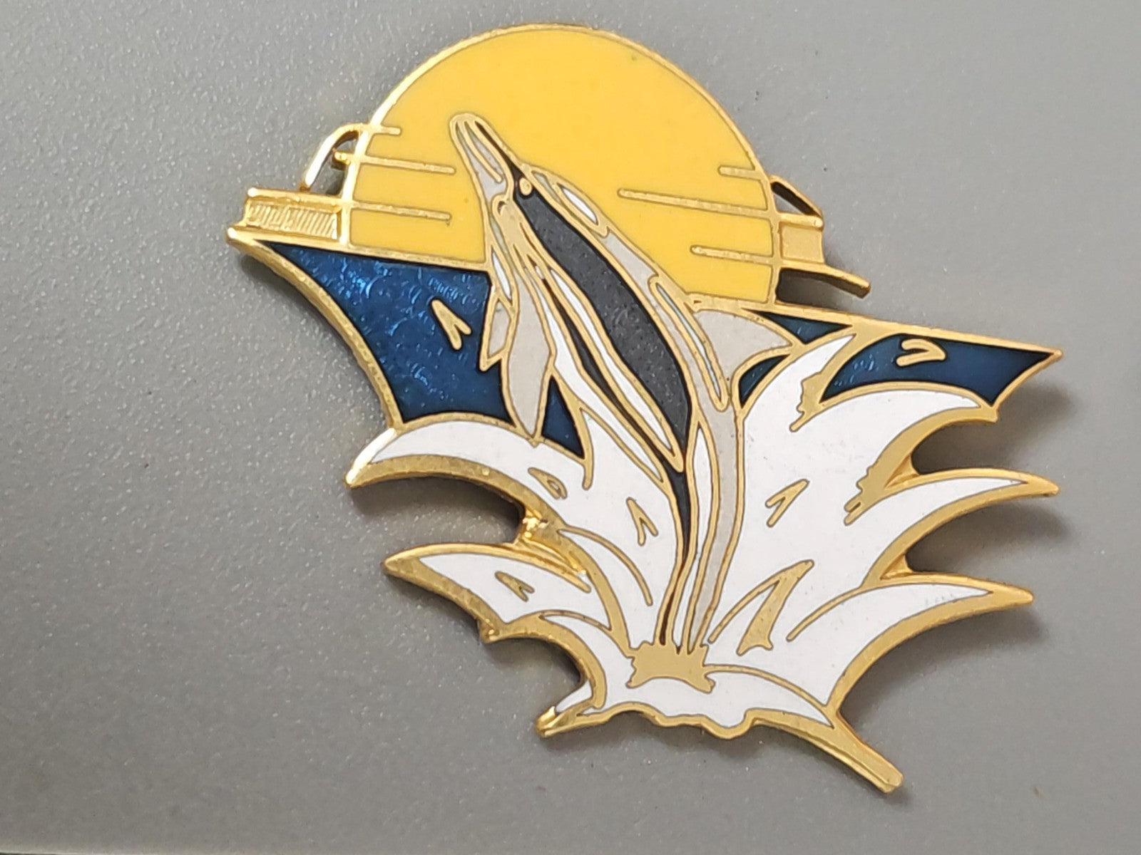 Pin's ancien vintage rétro pour collectionneur ? Badge broche objet publicitaire