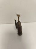 Briquet ancien militaire WW1 à mèche, finition métal patiné, objet vintage