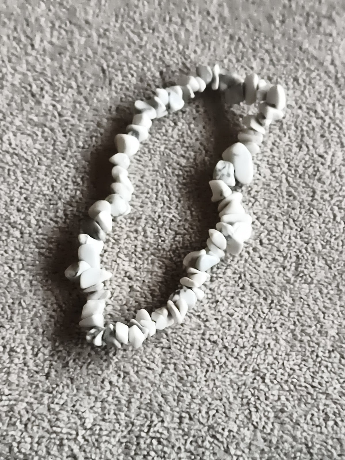 Bracelet pierres naturelles blanches, perles irrégulières, style minéral