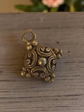 Pendentif vintage métal doré motif celtique années 50 bijou ancien rétro